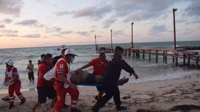 Cuerpos de rescate se dieron cita en el punto para atender a la pareja