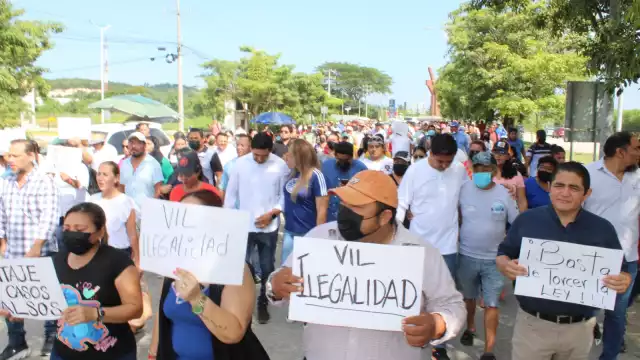 Participaron en la marcha trabajadores de la dependencia y familiares del detenido