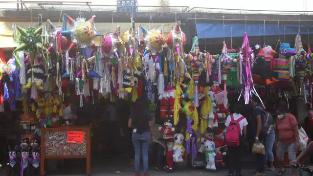 El costo de producción oscila entre los 110 y 150 pesos, para llegar a la venta al público hasta en los 300 pesos