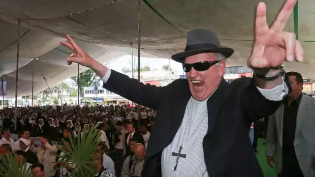 Onésimo Cepeda, durante su misa de despedida, en 2012