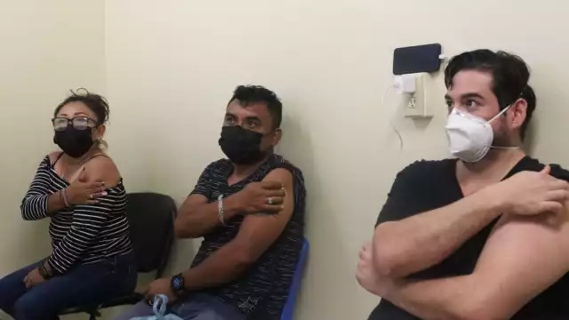 Encargados de inmunización comentan que se “encendieron las alarmas”; el número diario de personas pasó de 250 a 500