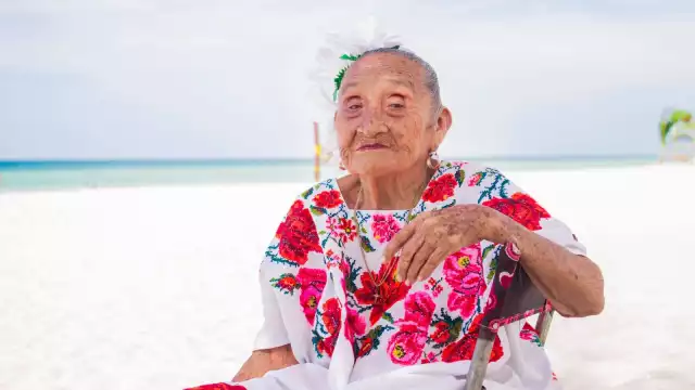 Doña Santos viajó desde Akil hasta el puerto de Progreso para su sesión de fotos