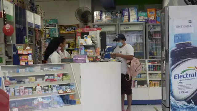 Debido a los cambios de temperatura, la población requiere de medicamentos para combatir los males respiratorios muy comunes en esta época del año