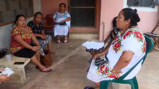 Los trabajadores dijeron a las mujeres que su iniciativa fue rechazada, pero que les aprobaron otra y por eso necesitan el efectivo