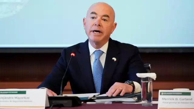 Alejandro Mayorkas da positivo a COVID-19; estuvo en México con AMLO hace dos semanas