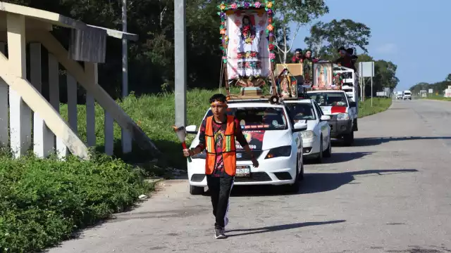 Cientos de antorchistas de varias poblaciones comienzan a llegar a la parroquia de San Cristóbal