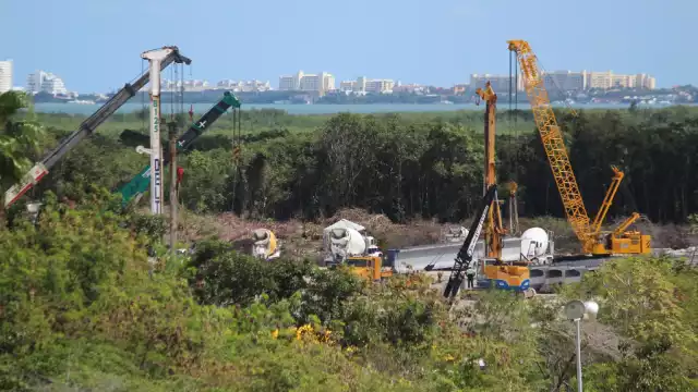 El puente vehicular Nichupté, la ampliación del boulevard Colosio y avenida Chac Mool, y el distribuidor Aeropuerto mejorarán la vialidad