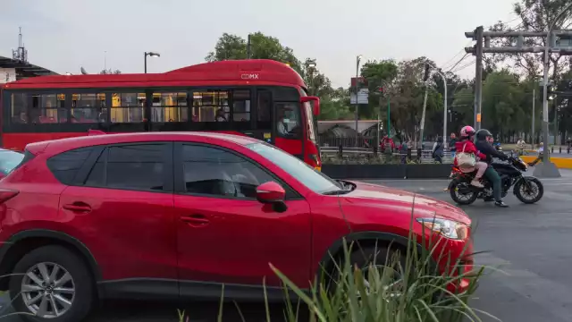 En caso de no respetar las restricciones del Hoy No Circula la multa es de mil 737 a dos mil 606 pesos, tanto en la CDMX y el Edomex