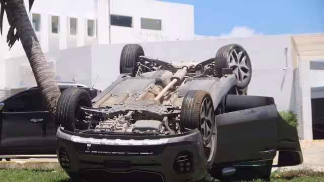 La volcadura ocurrió sobre la avenida Bonampak de Cancún, Quintana Roo