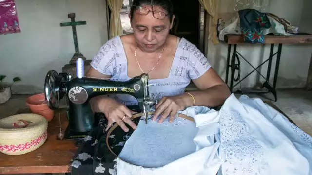 La artesana comenta que es un práctica que ha heredado de su mamá