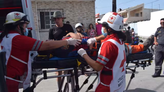 Los turistas fueron retenidos tras provocar un accidente