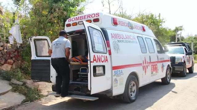 El abuelito fue trasladado a un hospital debido a que presentó heridas tras la caída