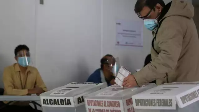 Simulacro de elecciones entre funcionarios de casilla