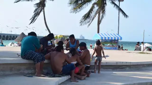 A partir de las 14:00 horas empezaron a llegar los clientes a los restaurantes