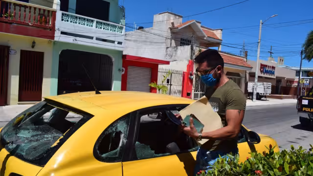 El vehículo fue custodiado por elementos de seguridad