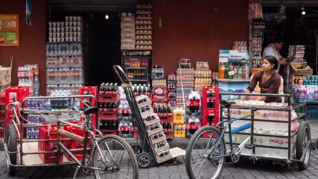 Una lata de refresco tiene el equivalente a 10 cucharaditas de azúcar (Cuartoscuro)