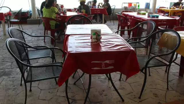 100 mesas y 400 sillas con un valor de 300 mil pesos han ido desapareciendo por 'inventario'