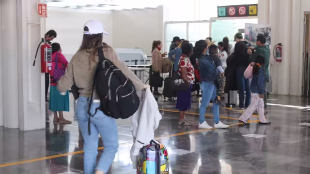 Se registró gran movilización de personas en el aeropuerto de Campeche este lunes