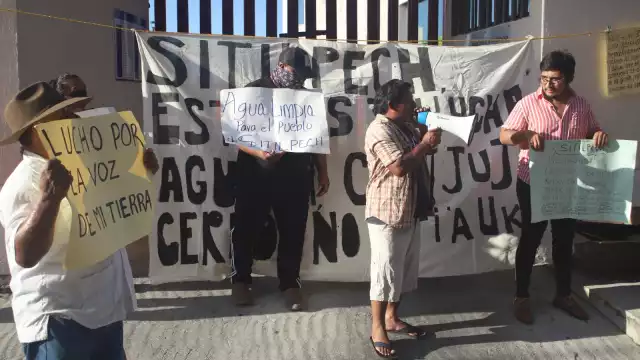 Durante seis horas, integrantes de la agrupación protestaron frente al Poder Judicial de la Federación, para exigir que no se permita el funcionamiento de la empresa porcícola