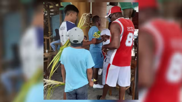 Los menores de edad son vistos en diversas partes turísticas de Cozumel, en búsqueda de turistas para intentar venderle sus manualidades