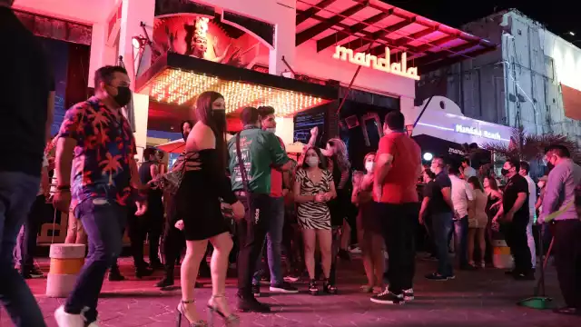 El video muestra cómo era una noche en el Cancún de 1989, cerrando una década más existencia