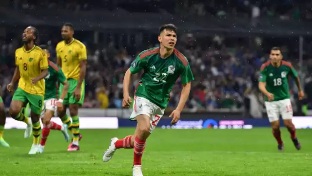 Chuky Lozano cobró un penal con el que consiguió el empate