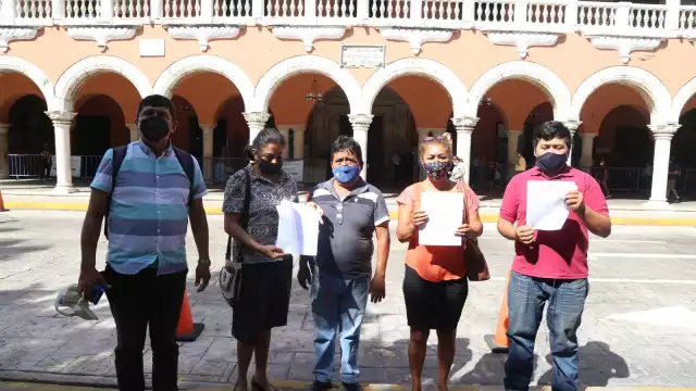 Integrantes de la Asociación de Ambulantes y Baratilleros acudieron al Palacio Municipal para solicitar una reunión con la Dirección de Fomento Económico y Turismo