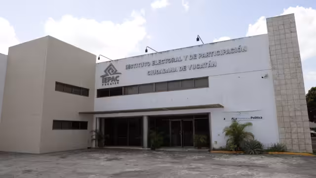 Uno de los requisitos es proporcionar la credencial del INE, a lo que la gente lo relaciona con la compra de votos