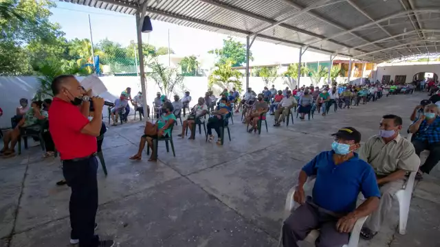 El presidente del comisariado fue encarado por varios inconformes, pero no pasó a mayores