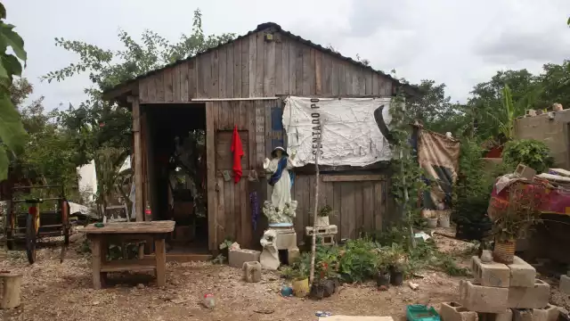 Los vecinos de la colonia Forjadores en Mérida indicaron que pagan hasta 20 pesos semanales por el servicio de agua que consumen