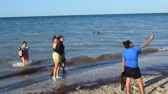 El martes había incluso banderas rojas junto al agua, pero los bañistas hicieron caso omiso