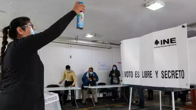 INE capacita a funcionarios de casilla