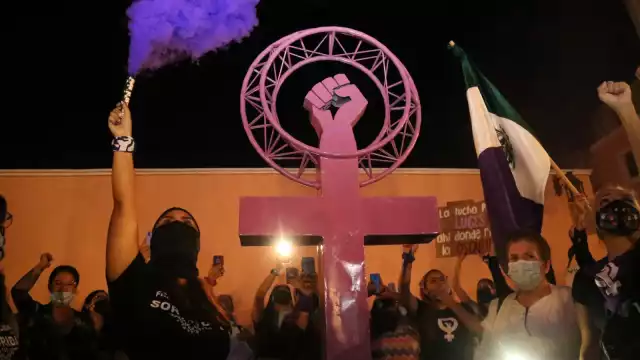 Las marchistas llegaron a el Remate de Montejo, donde el día anterior instalaron la Antimonumenta, misma que ayer fue develada ante familiares de víctimas de feminicidios y violencia de género