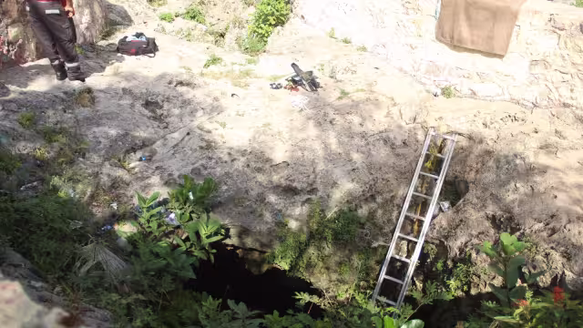 Rescate de un masculino en el cenote de la Región 225 en Cancún