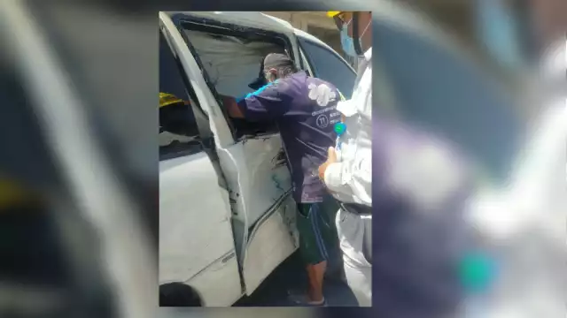 El motociclista terminó dentro de la camioneta tras el accidente ocurrido en la colonia Nuevo Progreso de Chetumal