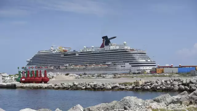 El 26 de julio llegó el crucero Carnival Breeze al puerto de Progreso