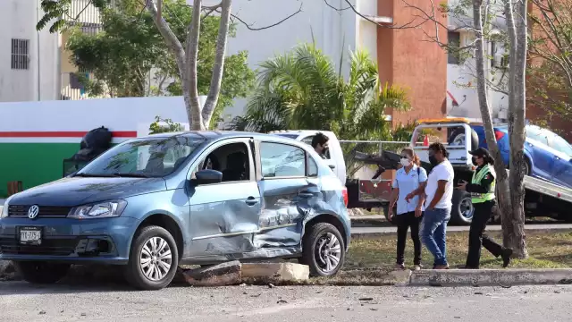 Los choferes de los vehículos accidentados en Ciudad Caucel llegaron a un arreglo, al estar ambos asegurados