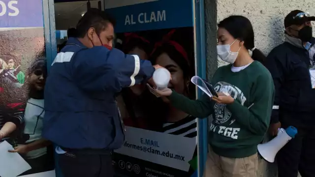 Los jóvenes "no son invencibles" ante el COVID-19: OMS