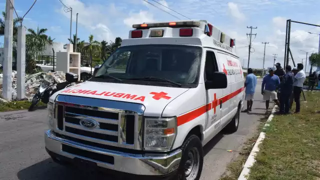 Paramédicos atendieron al motociclista herido