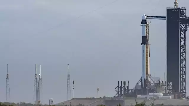 NASA y SpaceX posponen el despegue de misión de abastecimiento a la EEI