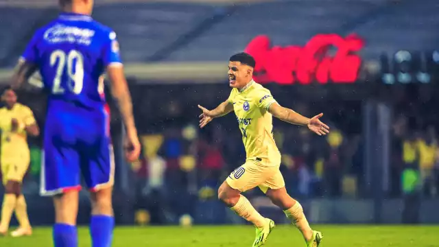 El Cruz Azul no logró evitar que el América lo goleara frente a su afición en medio de un partido donde la lluvia estuvo presente