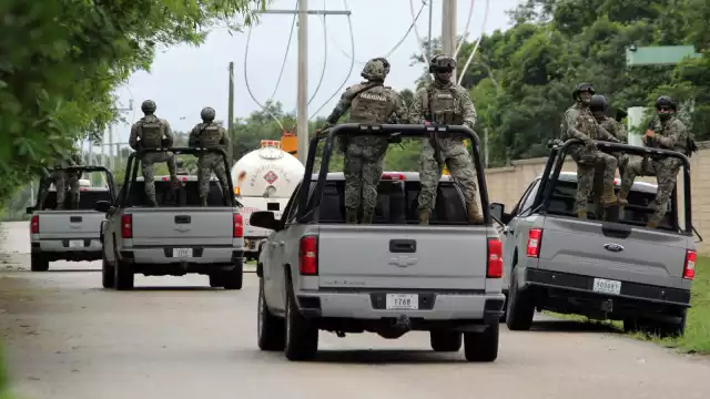 Elementos de la Guardia Nacional colaboran con las labores de vigilancia en zonas de Cancún, en Quintana Roo