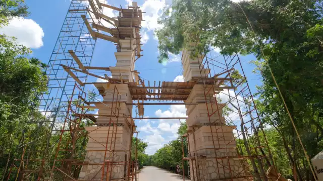 En las instalaciones del parque laboran alrededor de 2 mil personas, en su mayoría alarifes