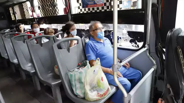 Las personas gastan hasta 55 horas al año en el transporte, lo que equivale a ver 37 películas