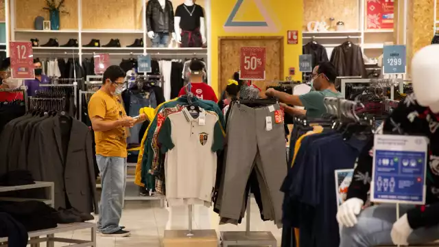 Los empleados deben recibir cuando menos una quincena de gratificación; varios patrones fueron asesorados por la Secretaría de Fomento Económico