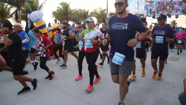 334 corredores tomaron parte en la distancia de los 42 kilómetros con 195 metros en forma individual