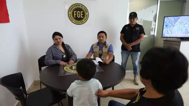 La madre del menor acudió a comparecer ante la FGE Yucatán tras el reporte por la desaparición del menor