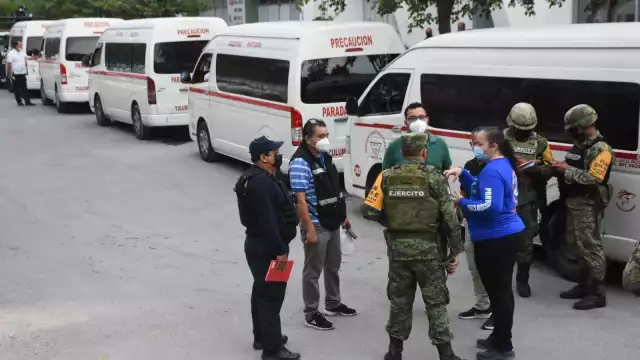 Los elementos del Ejército Nacional coordinaron la transportación de personas de Punta Allen a Tulum ante la llegada de 'Grace'