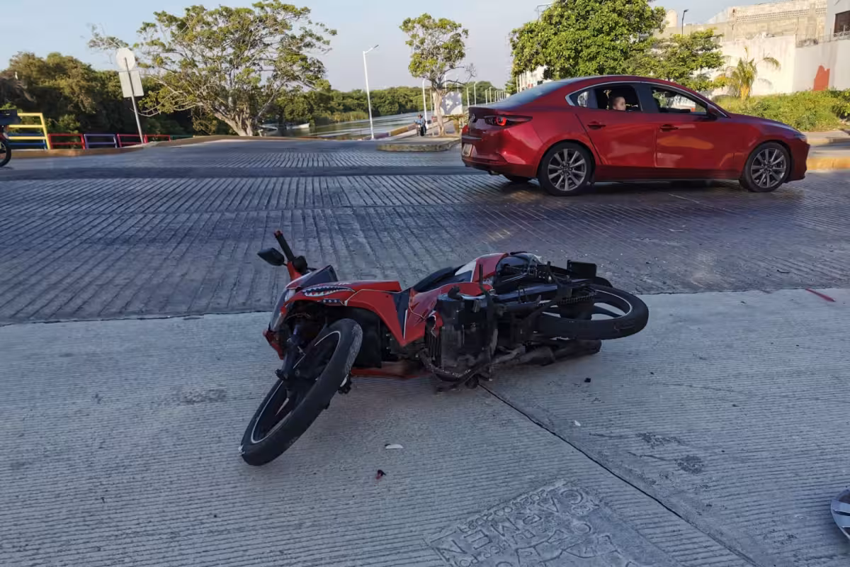 Conductor se da a la fuga tras atropellar a motociclista en Ciudad del ...
