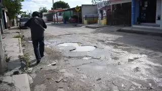 Gabriel Barragán comentó que la actual administración dice que el pago es en beneficio de los meridanos, y bajo su óptica no está obligada a pavimentar las calles